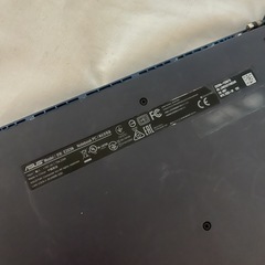 イギリス製の古いノートパソコンの画像