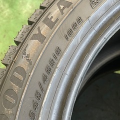 中古スタッドレス245/45R18の画像