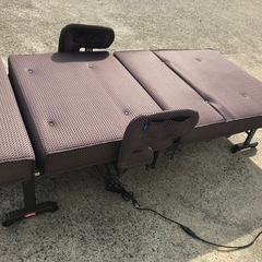 ATEX アテックス 電動 介護用リクライニングベッド　AX-B635EW ブラウンの画像
