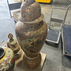 豪華な大きな壺の画像