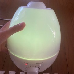レインボーLED付き加湿器の画像