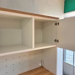 未使用訳あり キッチンボード ナチュラル×ホワイト 幅89.5 全段フルオープンスライドレール付き モイス付き 引出し カップボード 食器棚の画像
