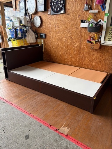 J0702   せみセミダブルベッド　ベット　引き出し付き　マットレス付き　宮、コンセントつき付き