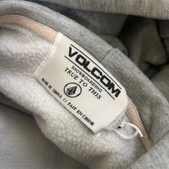 VOLCOM 撥水プルオーバーパーカーの画像