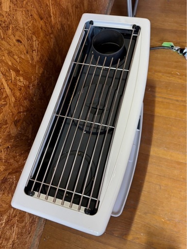J0303 トヨトミ　半密閉式石油ストーブ　　暖房　ヒーター　2024年　 FE式ストーブ