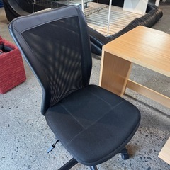 ✨美品✨ 木目調デスク＆メッシュチェアセット【コンセント付き・在宅ワーク向け】の画像