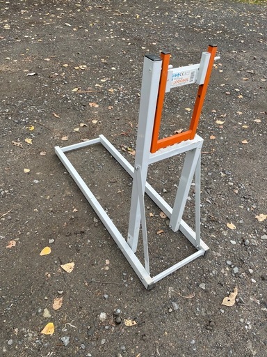 ロゴソル　細目の丸太の玉割りに