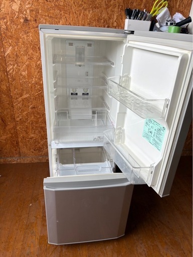 J0701   MITSUBISHI 三菱　146L 2ドア冷蔵庫　2014年　冷蔵庫変色ありあり