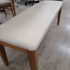 J1590【リユースのサカイ柏店】NITORI　ニトリ　ダイニングテーブルセット　椅子2脚ベンチ付　ロレイン２　クリーニング済みの画像