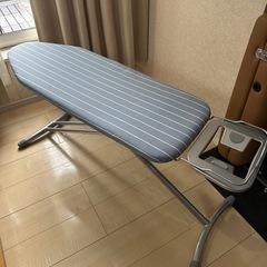 Panasonicコードレスアイロン&アイロン台セットの画像