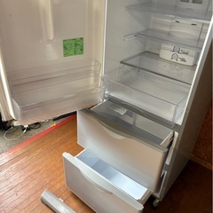 J0605 AQUA 255L 2012年　アクア　3ドア冷蔵庫　※サイドポケット3つ欠品　の画像