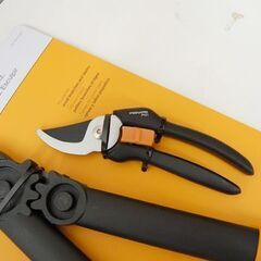 新品 FISKARS 太枝切鋏 剪定鋏 セット 園芸用ばさみ 3.2cmの枝の切断 フィスカース 庭仕事 庭管理 冬越し 札幌市 清田区 平岡の画像