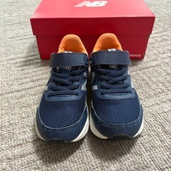 ニューバランス　18.5㌢　子供　スニーカー　キッズ　靴　の画像