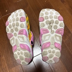 ミニオンサンダル黄色✖️ピンクの画像