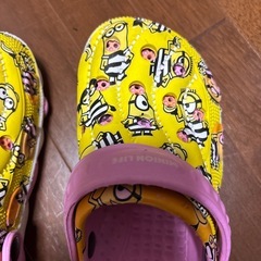 ミニオンサンダル黄色✖️ピンクの画像