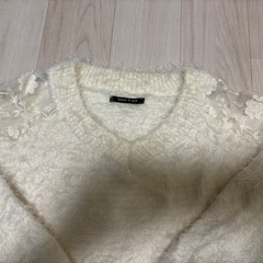肩レース　ニット　ふわふわ　白の画像