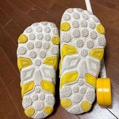 ミニオンサンダル黒✖️黄色の画像