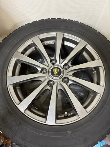 スタッドレスタイヤ
215/60R16
