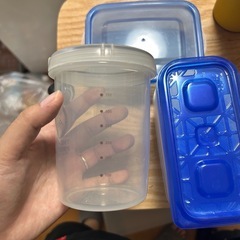シェイカーと保存容器の画像