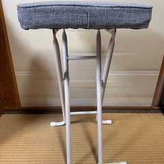 折りたたみグレー系クッション椅子中古美品の画像