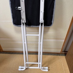 折りたたみグレー系クッション椅子中古美品の画像