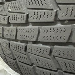 スタッドレスタイヤ215/60R16の画像