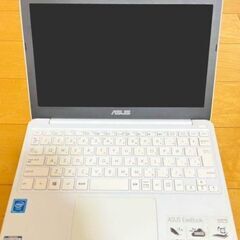 の★定型コメントNG★A4より小さい★超軽量0.98Kg★快速★ASUS★EeeBook★X205TA★Win10★11.6インチ★カメラ、WiFi他機能多数あり★おまけOS多数(LINE他)＝掲載画像参照★質問NG★返品不可★逆光撮影★初回コメントでご希望日時、交渉金額が未記載時は既読スルー★決定者様のみお返事★24時間対応★お返事は可能な限り迅速にさせて頂きます★最大で12時間以内の画像