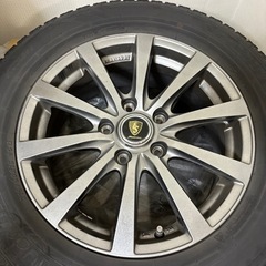 スタッドレスタイヤ215/60R16の画像