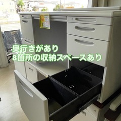 両袖デスク（天板キズ有）の画像