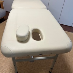 折りたたみ式マッサージベッドの画像