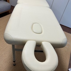 折りたたみ式マッサージベッドの画像