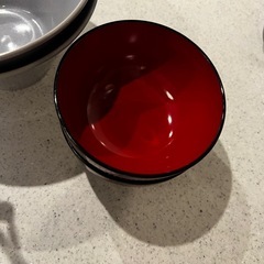 どんぶりと味噌汁の器の画像