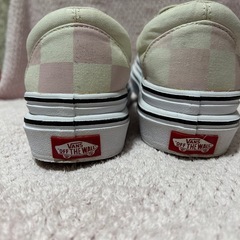スポーツサンダルとvansスリッポンの画像