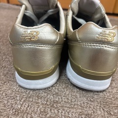 ニューバランス WL996ALT ゴールド 23.5cmの画像