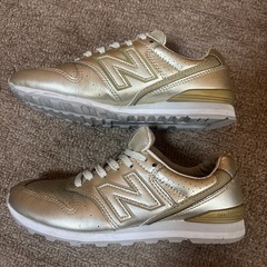 ニューバランス WL996ALT ゴールド 23.5cmの画像