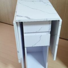 折りたたみテーブルの画像