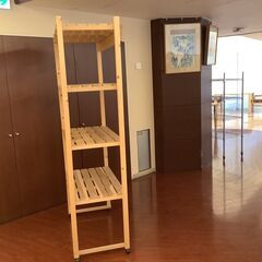 無料で差し上げます。　木製棚の画像