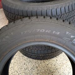 【工賃込み】175/70R14 TOYO OBSERVE GIZ2 スタッドレス 2023年製 ほぼ新品溝（組み換え・バランス・バルブ・処分込）の画像