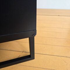 未使用訳あり スクエアキャビネット　扉タイプ　幅106ｃｍ　ディスプレイ リビング ブラック 黒 木製 ラック スクエア 棚 リビングボードの画像
