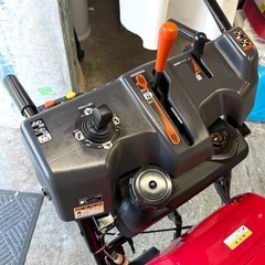 札幌市内配送無料 HONDA ホンダ 11馬力 ハイブリッド除雪機 HSS1170i 電動シューター 左右独立旋回 サイドカッター付き の画像