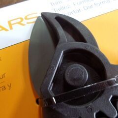 新品 FISKARS 太枝切鋏 剪定鋏 セット 園芸用ばさみ 3.2cmの枝の切断 フィスカース 庭仕事 庭管理 冬越し 札幌市 新道東店の画像