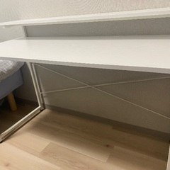 パソコンデスクの画像