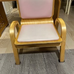 幼児用机と椅子セットの画像