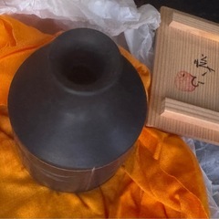 瀬戸焼　黒磁釉　花瓶　亀井勝作　トンボ　一輪挿し洞山窯　共箱の画像
