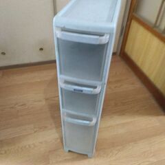 洗濯機横の引き出しの画像