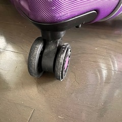 スーツケース　　紫の画像