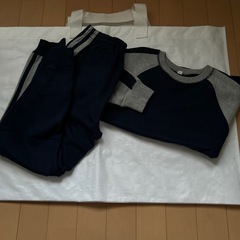 UNIQLO(140サイズ)スウェットの画像