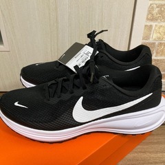 【新品未使用】ナイキ　レボリューション8   ２６.５センチ
の画像
