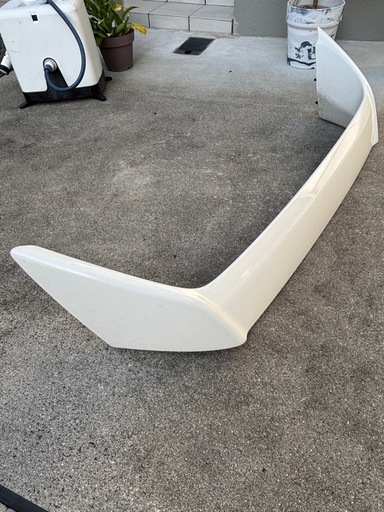 自動車リヤスポイラー（インテグラ）