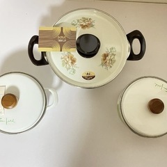 ★未使用★　調理鍋 まとめ売り ホーロー鍋 花柄 両手鍋 昭和レトロ 調理器具 片手鍋　両手鍋 キッチン 琺瑯 ホーローの画像